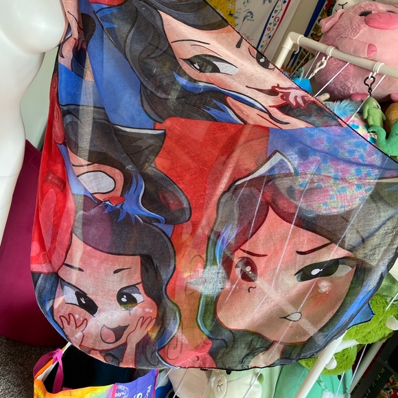 Blue and red scarf - Picture 3 of 6